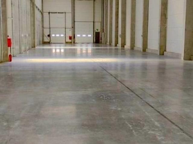 Magazyn 700 m² z biurem, wysoki sufit, ogrzewanie