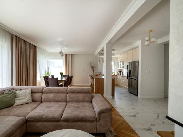 Sierż. Władysława Szymczaka 264 m², Dziekanów Polski