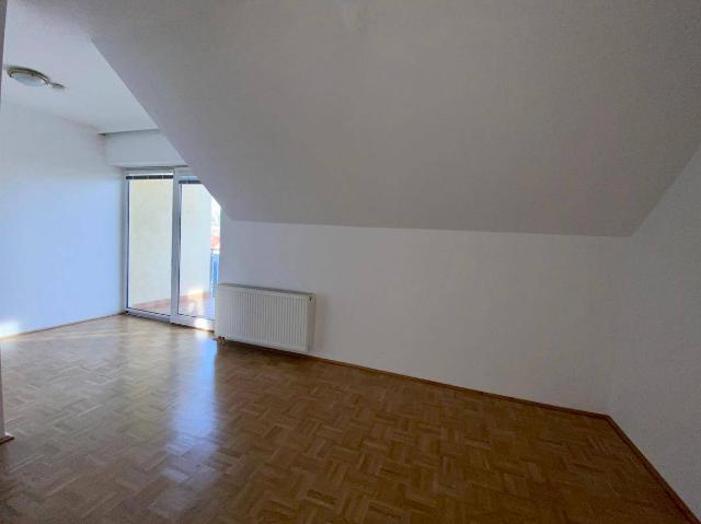 SIERNING SCHÖNE WOHNUNG FÜR PENSIONISTEN MIT BALKON!