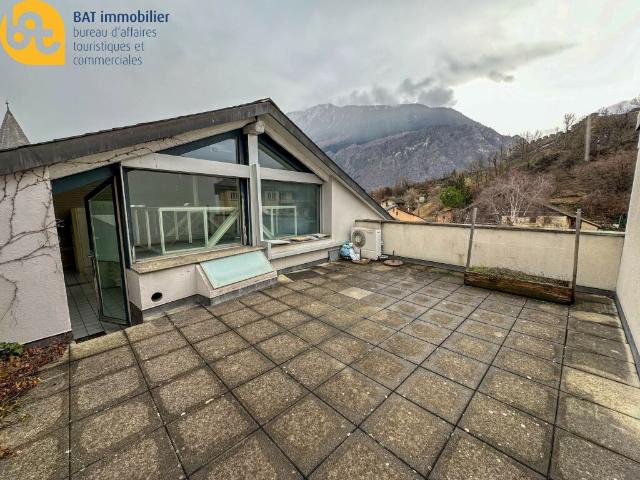 Sierre bureau loft aux combles avec ample terrasse Gobet