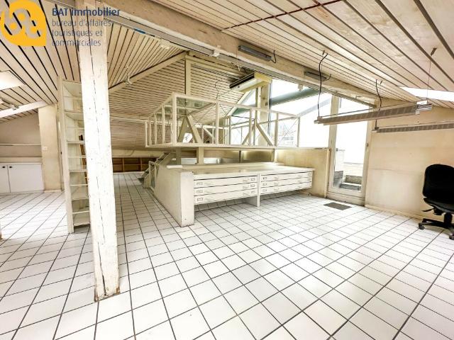 Sierre bureau loft aux combles avec ample terrasse Gobet