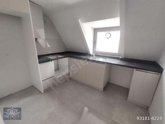 SIFIR BİNADA AYRI MUTFAKLI GENİŞ TERASLI YÜKSEK TAVANLI ÇATI KATI DAİRE 2+1