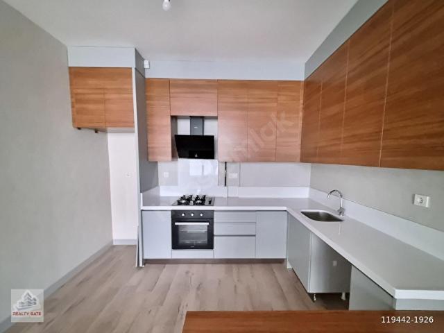 SIFIR LÜKS YAPILI YERDEN ISITMA MERKEZİ KONUM 1+1 KİRALIK