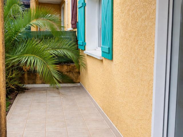 SIGEAN, VILLA T4 A ETAGE 76 M2 HAB AVEC GARAGE ET JARDIN