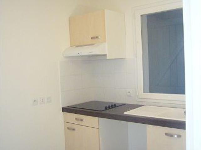 SIGEAN, VILLA T4 A ETAGE 76 M2 HAB AVEC GARAGE ET JARDIN