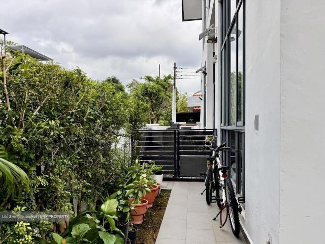 Siglap Hill D15, Terrace