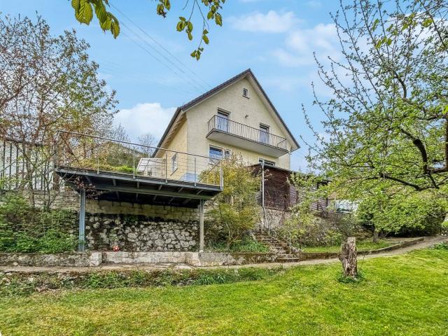 Sigmaringen: Einfamilienhaus mit Weitblick auf großem Grundstück