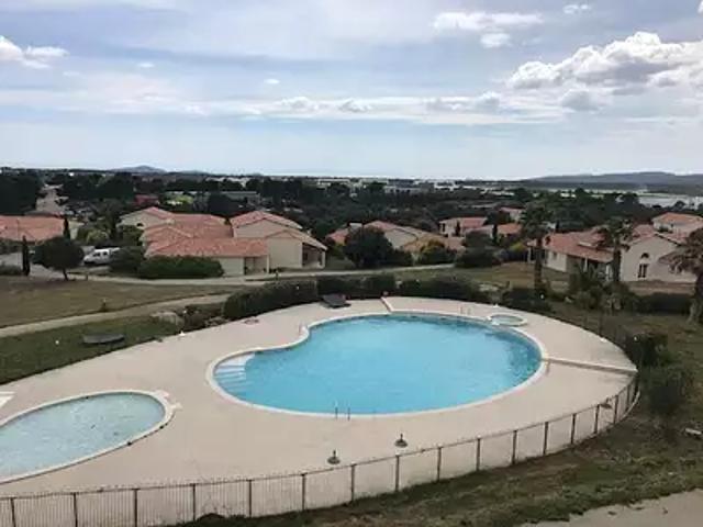Signes 83870 Location appartement 1 pièce t1 piscine balcon