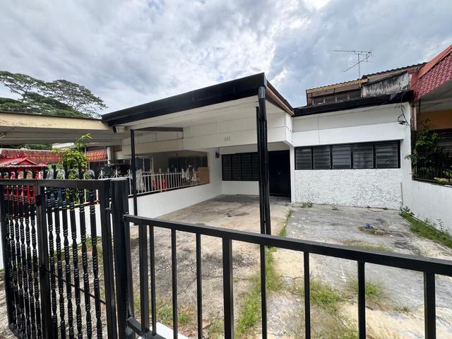 SIKAMAT Single Storey Terrace Intermediate Facing Open area For SALE