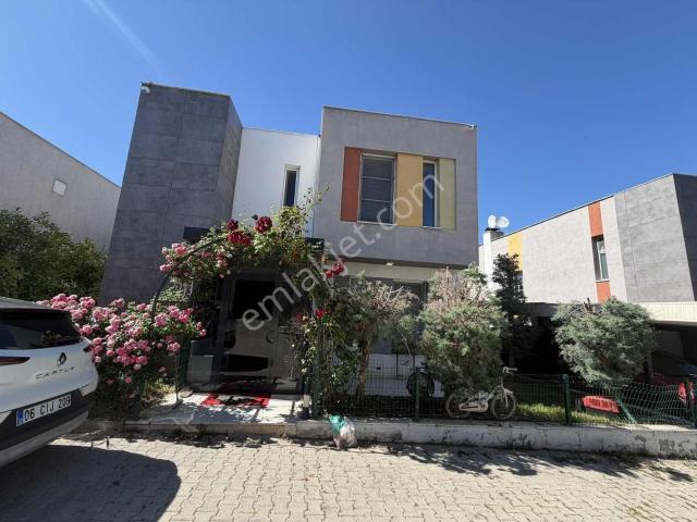 Silvan Yolu Üzeri 4+1 Villa