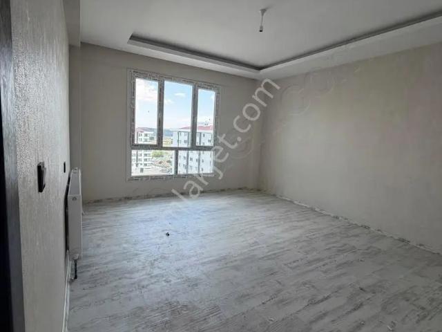 Silvan Yolu Dönümlü Mah 3+1 Sıfır Daire