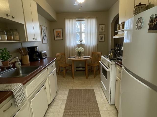 Silver Heights 1 Bedroom Apartment for Rent at 8255 95 Ave Nw, Edmonton, AB T6C 1Y2 Holyrood