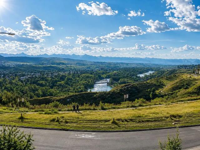 RARE SILVER SPRINGS RIDGE HOME | PANORAMIC RIVER, COP & MOUNTAIN VIEWS | 3400sqf