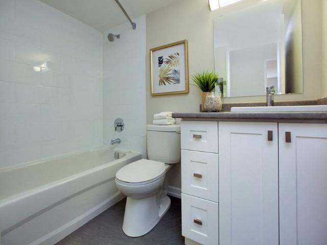 Silvercreek Towers 3 Bedroom Apartment for Rent at 60 Park Ave, Halton Hills, ON L7G 4Y9 Georgetown