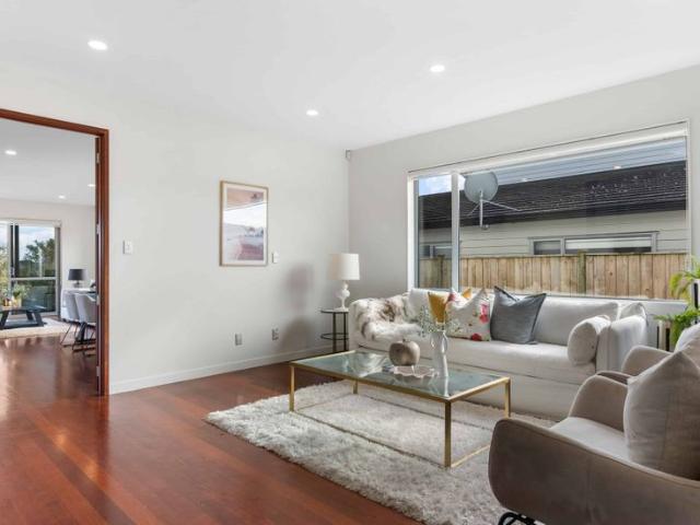 Silverdale 6 bed, 3 bath