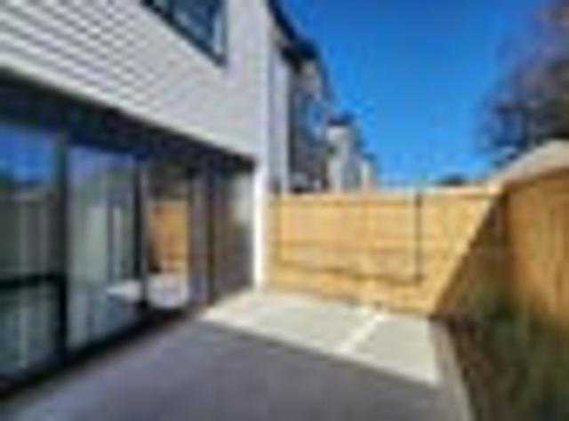 Silverstream, 2 bedrooms, $620 pw