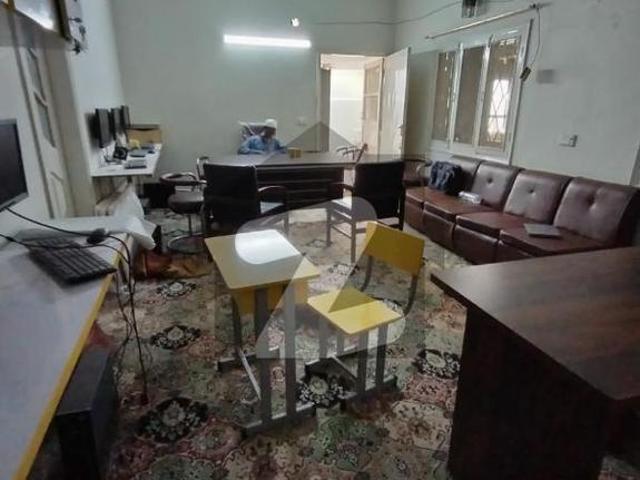 Silent commercial 240 yards independent banglow 5 car parking 60ft road near to main road access gulshan e iqbal block 2