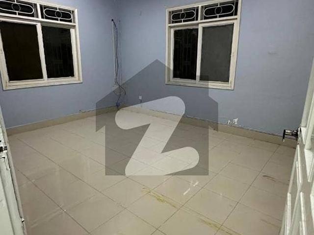 Silent commercial available prime location 60 ft road gulshan e iqbal block 2