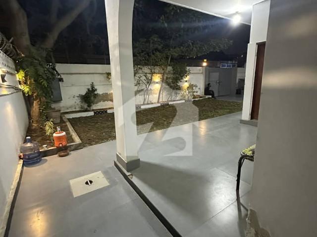 Silent commercial bungalow available for rent gulshan e iqbal block 7 500 sqyard