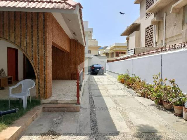 Silent commercial independent bungalow space available for rent gulshan e iqbal block 4