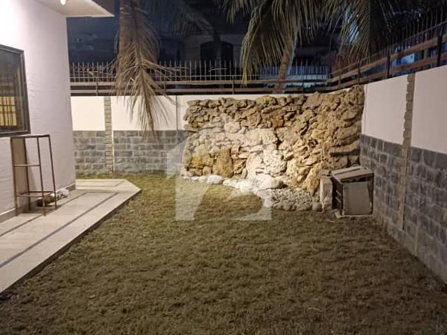 Silent commercial independent bungalow available for rent gulshan block 5