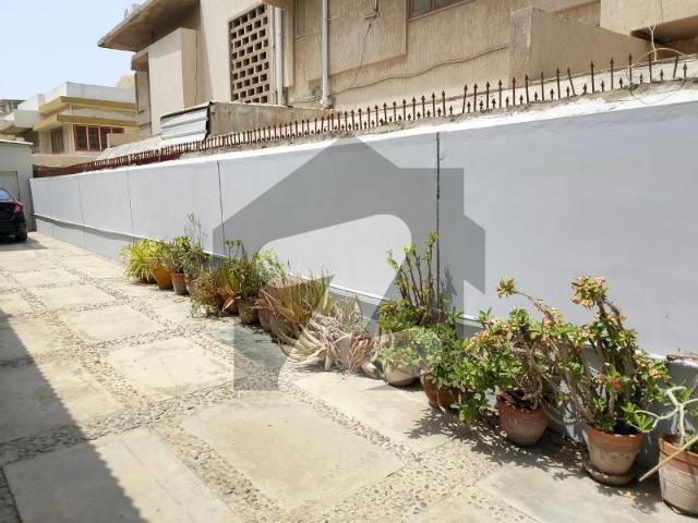 Silent commercial independent bungalow space available for rent gulshan e iqbal block 4