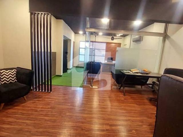 Silent Commercial Portion For Rent 240sqyd