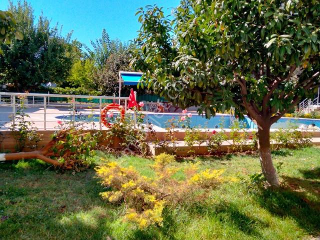 Silivri Mimar Sinan Mahallesinde Arı Villalarında Satılık 4+2 315 M2 Tripleks Villa