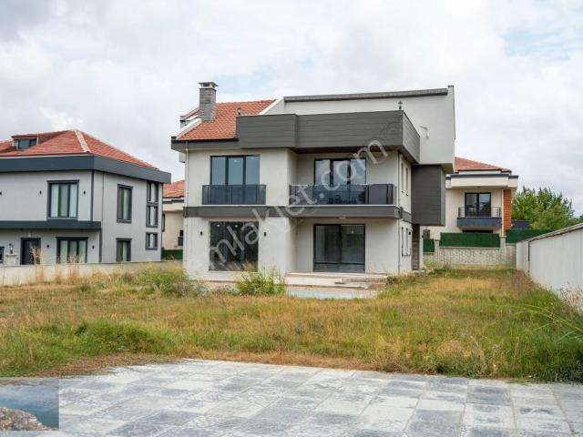 Silivri Ortaköy'de 1000 M² Arsa İçinde Satılık Villa!