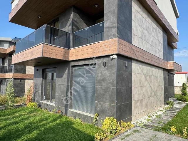 Silivri Çanta Bölgesinde Kiralık Sıfır Lüx 5+1 Villa