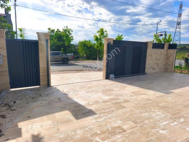 Silivri B.kılıçlı Merkezde 900m² Arsa İçinde 6+1 İskanlı Villa