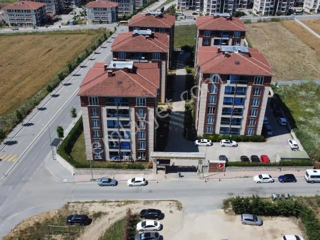 Silivri Belinay Konaklarında Havuz Cepheli Satılık Eşyalı 2+1