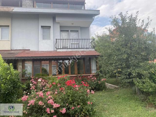 Silivri Kumluk'ta Denize 50 Metre Manzaralı 5+1 Villa Satılık