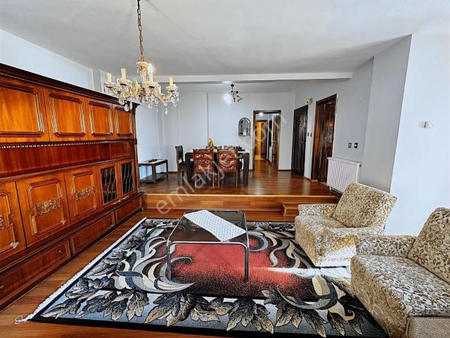 Silivri Lisesine 60 Mt Mesafede Satılık Eşyalı Daire