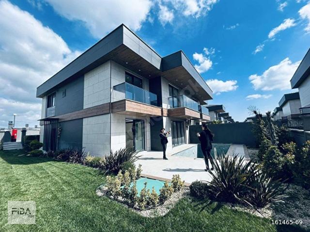 Silivri Selimpaşa Ceylan Country Sitesinde Satılık Özel Villa