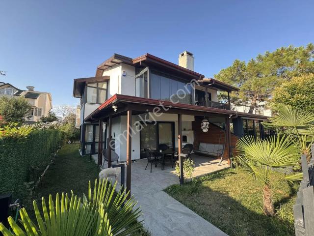 Silivri Semizkumlar'da Denize Yakın Masrafsız 3+1 Satılık Villa