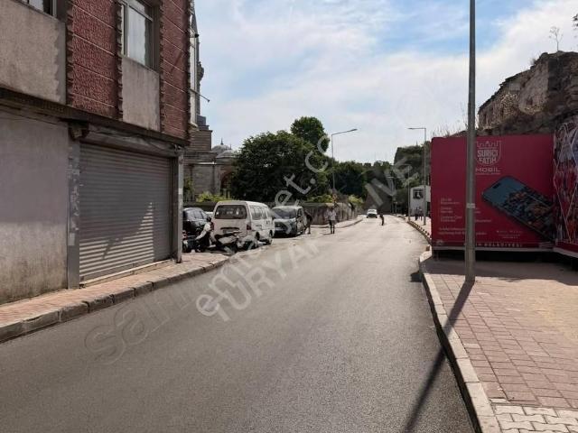 Silivrikapı'da Satılık Dükkan