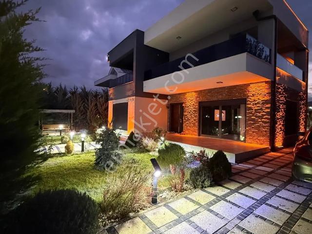 Sille Ak Mah 5+1 Ultra Lüks Muhteşem Konumda Mustakil Satılık Villa !