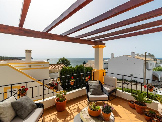 Situada numa posição elevada com vistas panorâmicas deslumbr. 144m² Salema