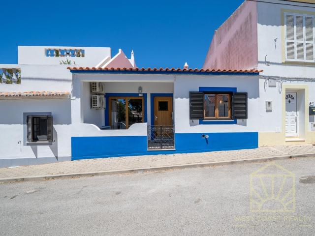 Situada na muito procurada aldeia de Espiche, a apenas algun. 129m² Lagos