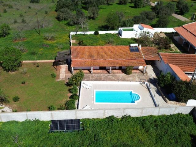 Situada na pitoresca Ribeira de Alte, na encantadora fregues. 102m² Albufeira e Olhos de Água