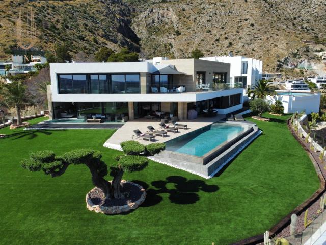 Situada en el corazón de la deslumbrante Costa Blanca, esta. 942m² Altea