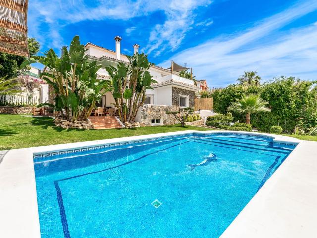 Situada en el corazón de Nueva Andalucía, esta impresionante. 450m² Marbella