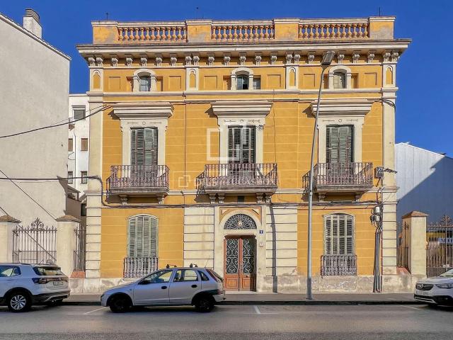 Situada en el corazón del pintoresco centro histórico de Olo. 702m² Olot