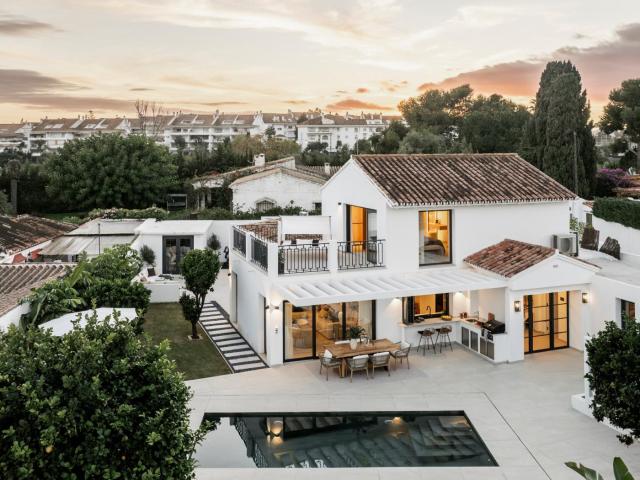 Situada en la codiciada zona de San Pedro de Alcántara, Marb. 251m² San Pedro de Alcántara