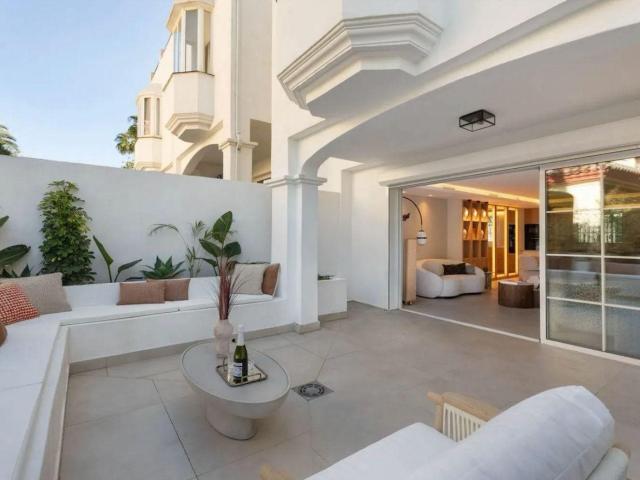 Situada en la consolidada urbanización Arco Iris, en la Mill. 171m² Marbella