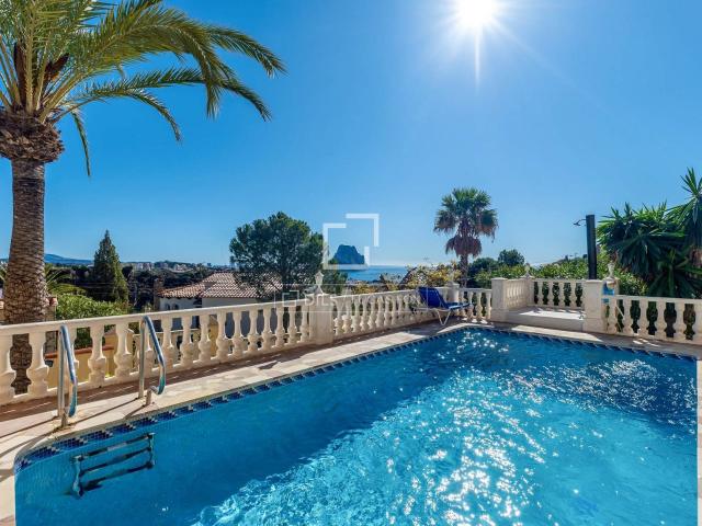 Situada en la exclusiva zona residencial de Maryvilla, esta. 384m² Calpe Calp