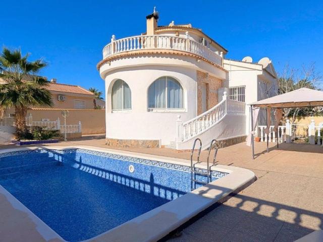 Situada en la prestigiosa zona de Lo Pepin, en Quesada, esta. 160m² Ciudad Quesada