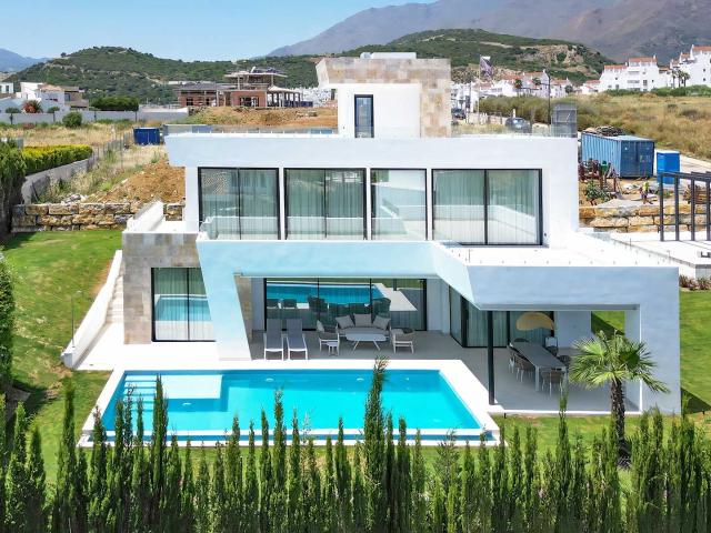 Situada en la prestigiosa zona de Valle Romano, Estepona, es. 620m² Estepona