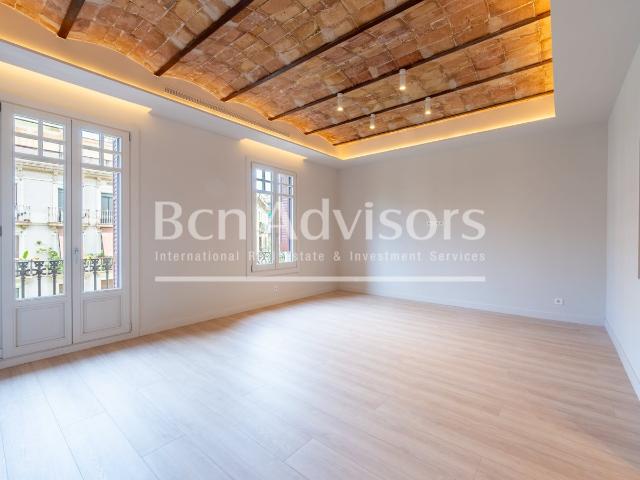 Situada en la renovada y emblematica calle Consell de Cent. 141m² Barcelona
